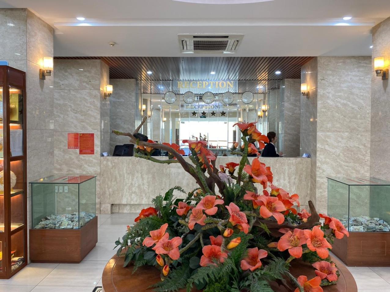 NguyẽN QuyèN Hotel Hanói Exterior foto