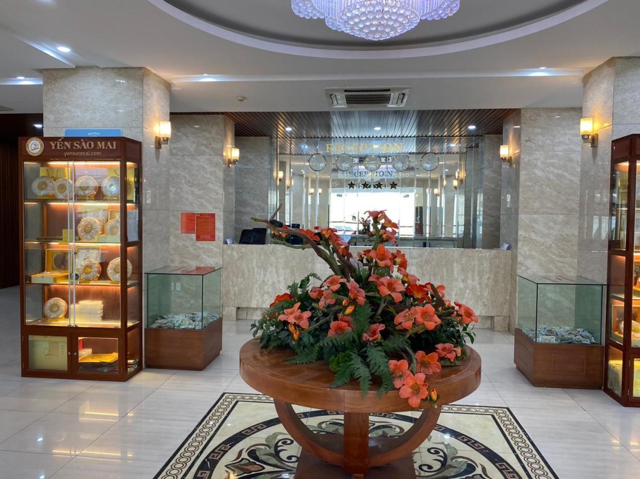 NguyẽN QuyèN Hotel Hanói Exterior foto
