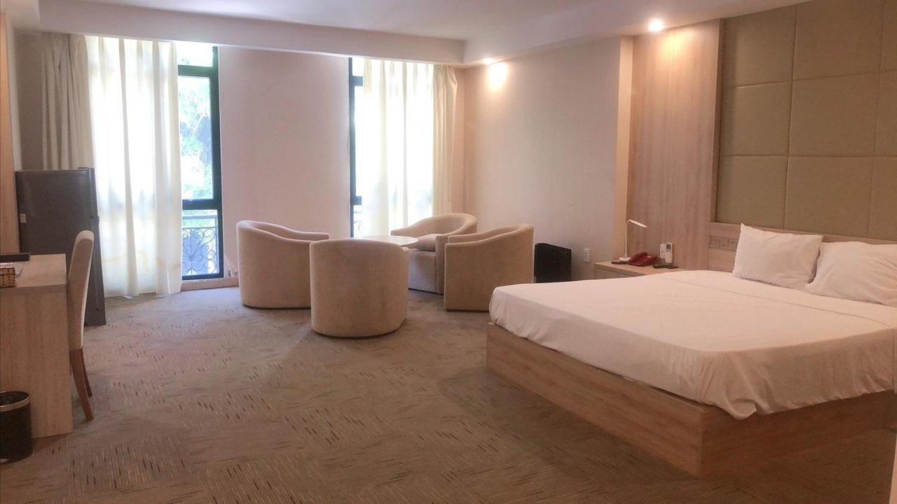 NguyẽN QuyèN Hotel Hanói Exterior foto