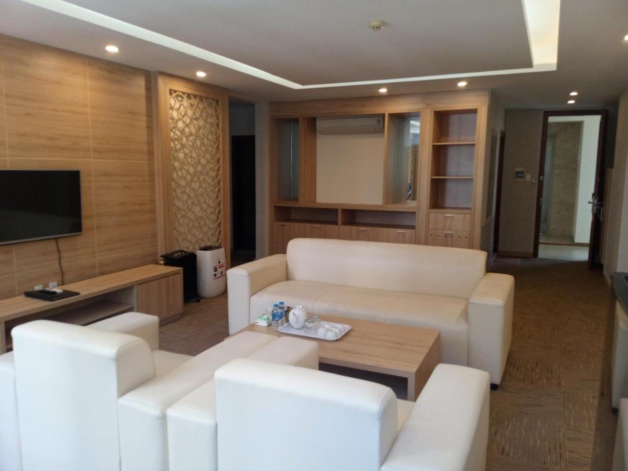 NguyẽN QuyèN Hotel Hanói Exterior foto